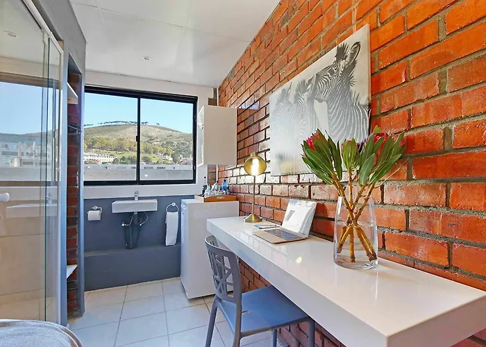 Happy Rhino Hotel