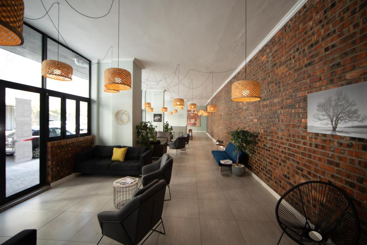 Happy Rhino Hotel